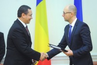 Арсеній Яценюк: “Півмільйона українців відтепер можуть їздити до Румунії без віз”