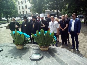 Олег Ляшко та митрополит Єпіфаній єдині, хто вшанував пам’ять жертв політичних репресій у Рівному