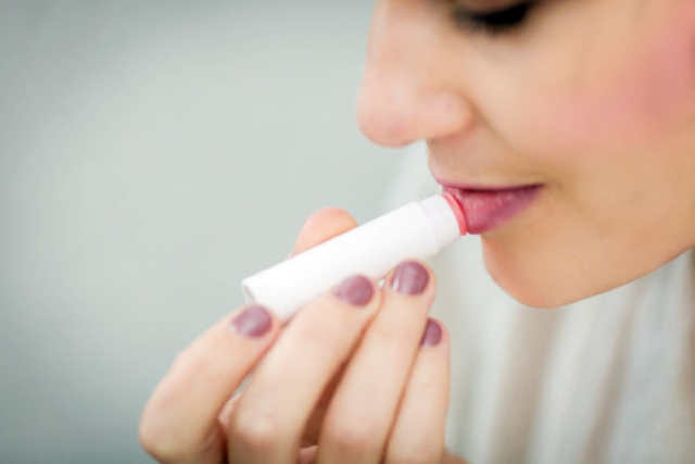 Сухі губи: прості способи вилікувати їх в домашніх умовах