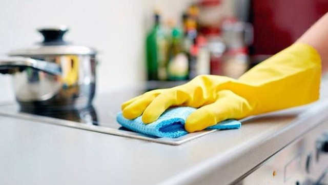 Очистити кухню від липкого жиру, плям і нальоту до ідеальної чистоти можна саморобним засобом