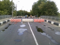 Міст на Степана Бандери перекрито, авто пускають в об’їзд