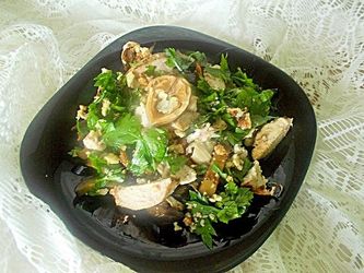 Салат з баклажанів, курки та горіхів