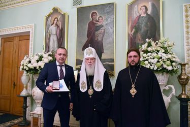 Олексій Муляренко отримав орден особисто від Патріарха Філарета