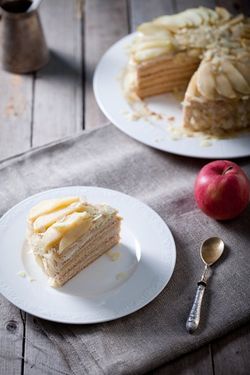 Яблучно-медовий торт