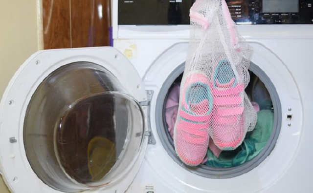 Кеди та кросівки у пральній машині