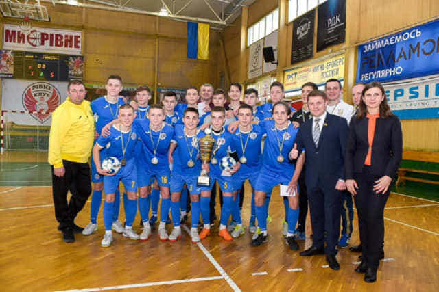 “ДЮСШ №4 – Кардинал-2 – Рівнестандарт” – чемпіон екстра-ліги U17!