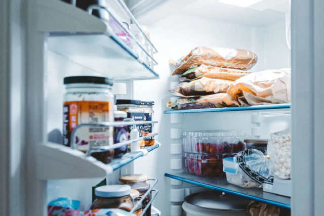 Чому слід іноді класти частину одягу в холодильник