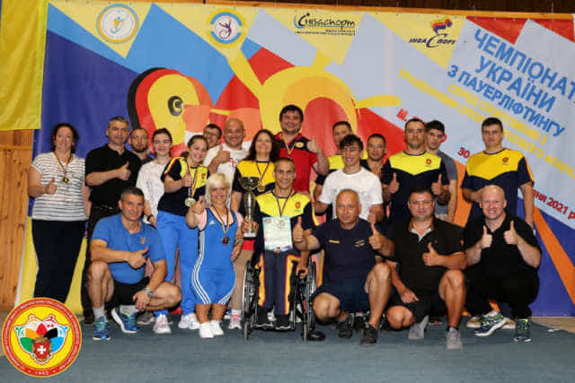 Спортсмены Ровенской получили первое командное место в чемпионате Украины по пауэрлифтингу