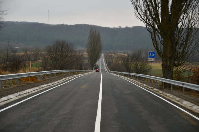 На фото – оновлена дорога у селі Буща на Здолбунівщині