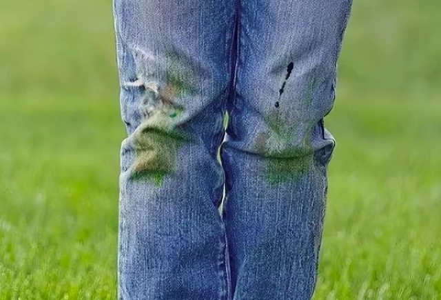 Прості та ефективні способи відіпрати траву з джинсів