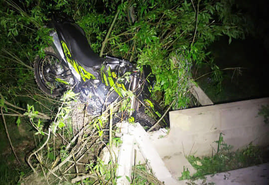 В’їхав у бетонне огородження: мотоцикліст загинув