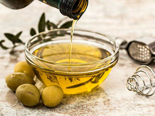 Як не переплутати оливкову олію з дешевою підробкою: що потрібно знати?