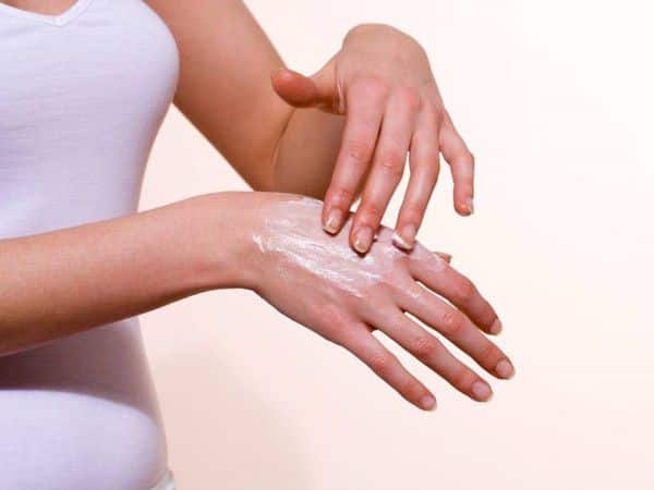 Шість порад, які допоможуть зберегти молодість шкіри рук