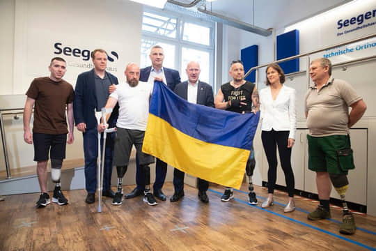 Кличко в Берліні поспілкувався з пораненими захисниками – учасниками проєкту «Берлінсько-Київський центр протезування»