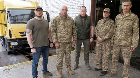 «Українська команда» передала вантажівку бійцям 67 бригади на Покровський напрямок