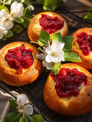 Ватрушки з вишнею