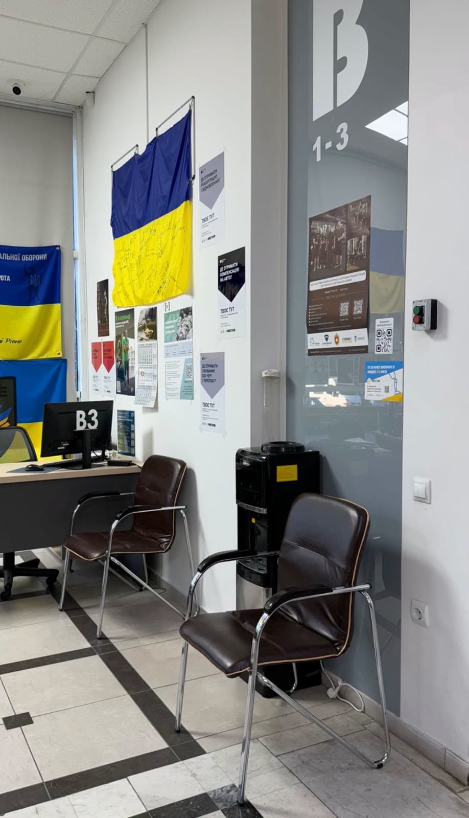 Безбар’єрні ЦНАПи: на Рівненщині облаштували зони для підзарядки протезів