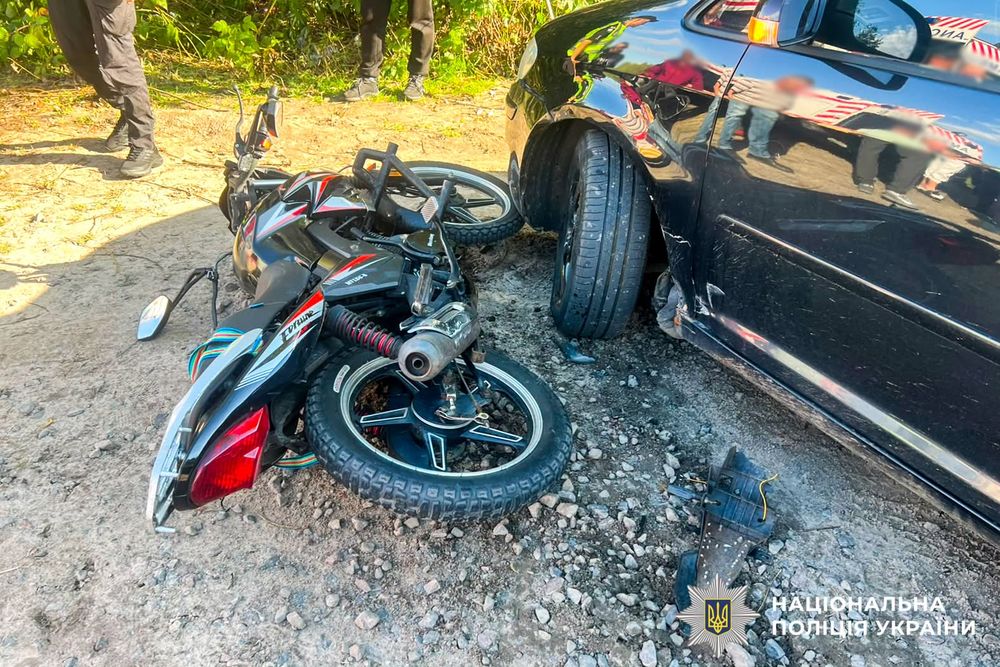 ДТП на Рокитнівщині за участі автомобіля та мотоцикла: травмувалися троє осіб